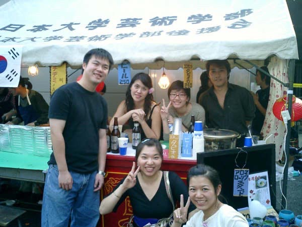 廖雨詩-校內的學園祭，與台灣同學會一起擺攤賣米粉-tatsujin-202207