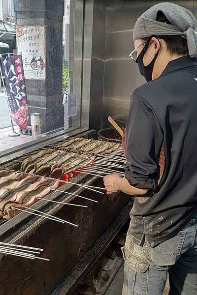 【三河中川屋】正宗名古屋口味 鰻魚飯-專門的烤台
