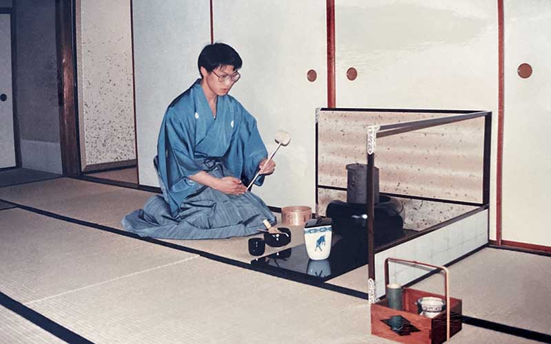 日本文化的深入接觸──裏千家茶道稽古。（照片提供／鄭世維）