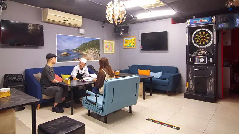 金奇日式手工漢堡排-室內用餐區