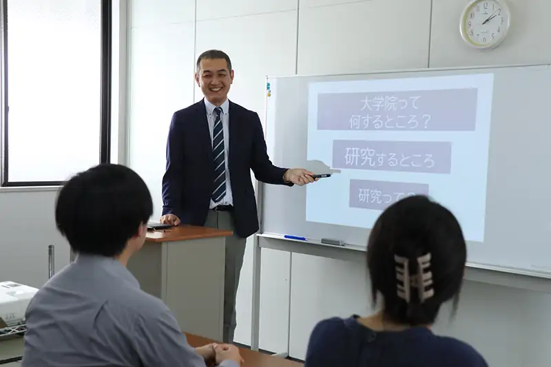 千駄谷日本語研究所付屬日本語學校 上課情景 (2)