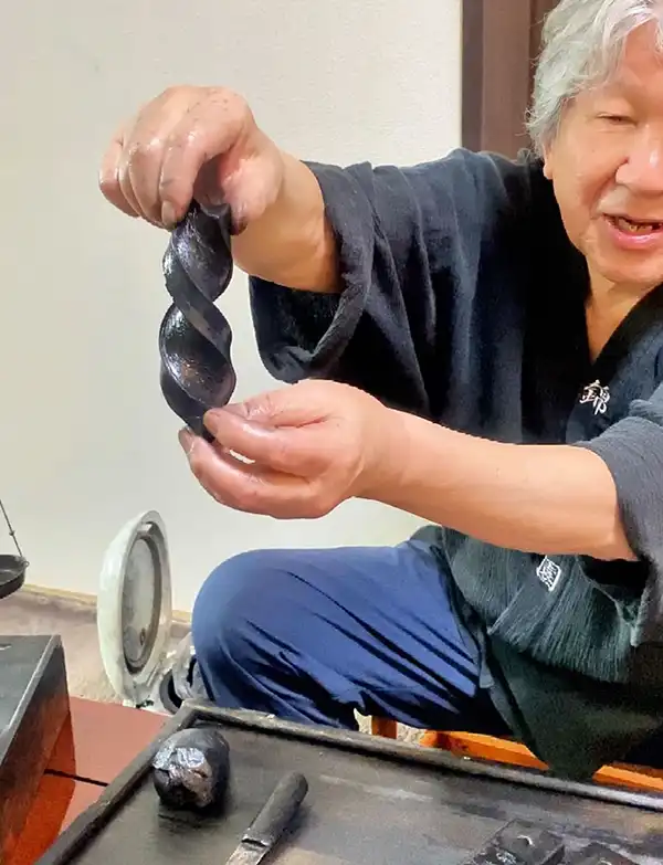 奈良墨 用手接觸的傳統工藝